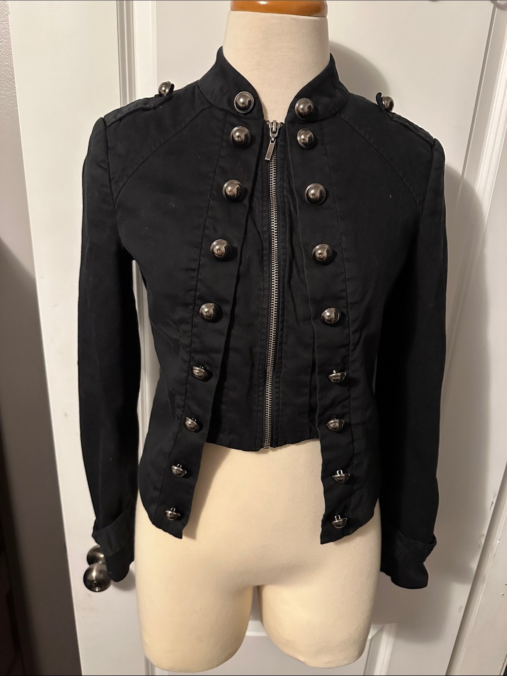 Suzy Shier Black Military-Style Cropped Jacket